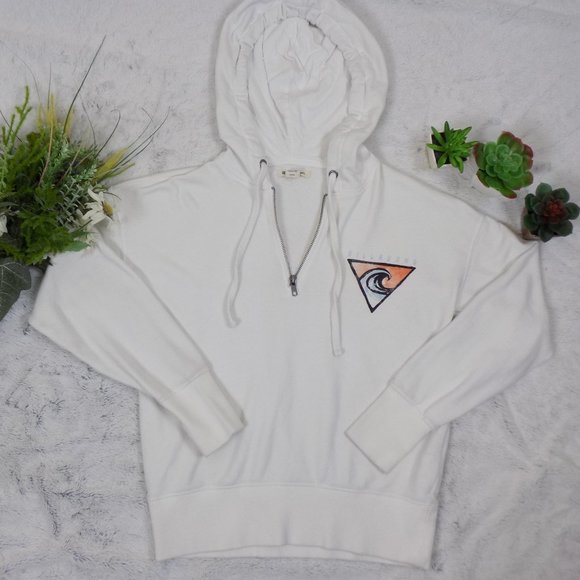 Billabong Tops - ❤Billabong half zip graphic pullover sweatshirt